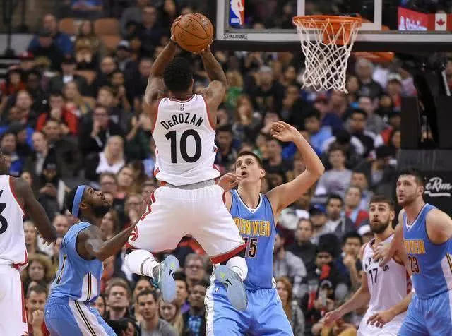 看台上认真 看台上认真